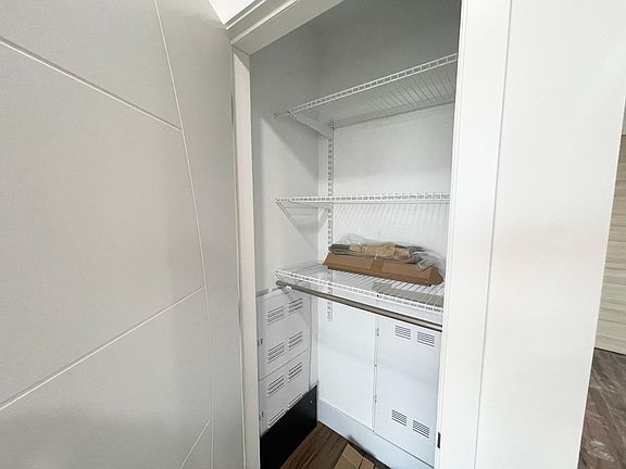 2nd image of 4934 Spruce St #407