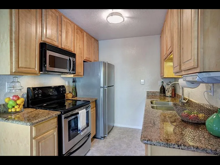 185 Sierra Dr #216 — Photo 14
