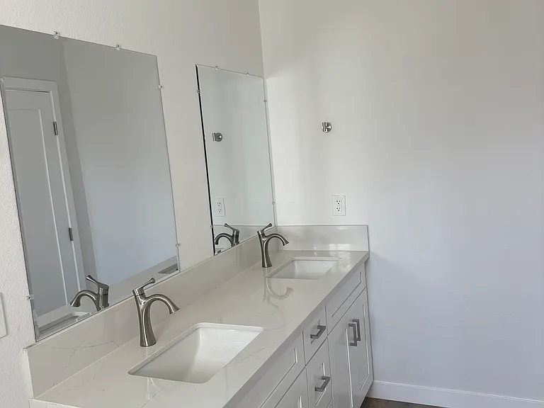 1525 Redondo Ave #D — Photo 4