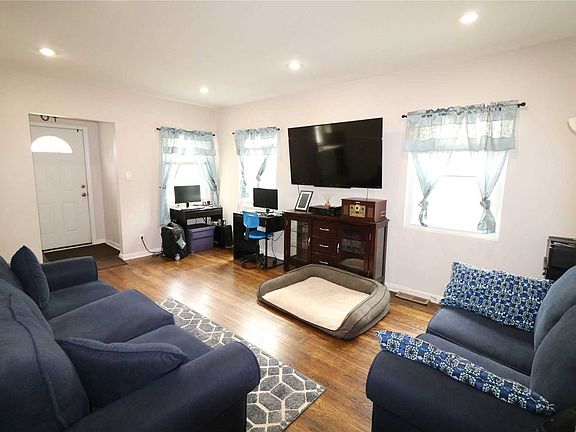2nd image of 3304 Mott Ave