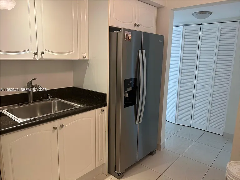 400 Leslie Dr #308 — Photo 8