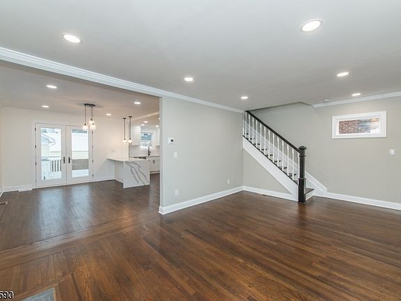 3rd image of 206 N Vivyen St