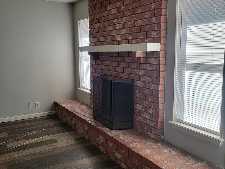 4805 W Charleston St — Photo 2