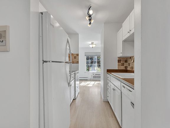4th image of 2134 Allen Blvd APT 2