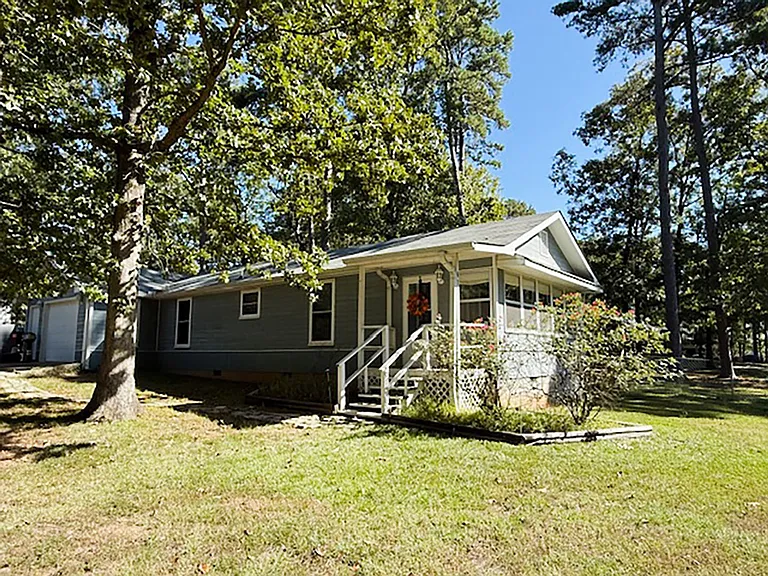 417 Houston Dr — Photo 5