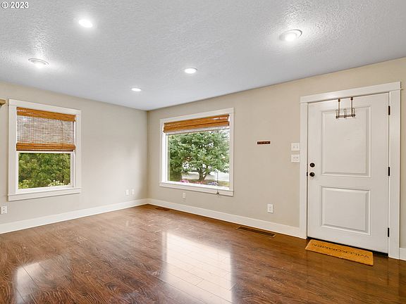 5th image of 4205 NE 42nd St