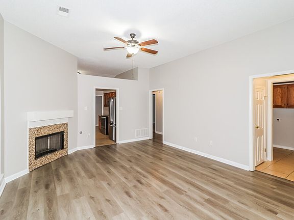 5th image of 761 Grant Dr