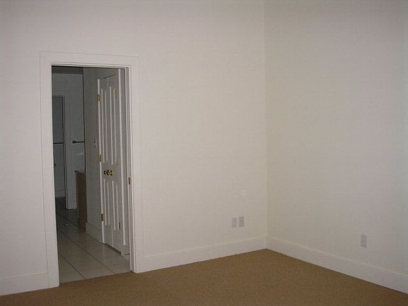 5th image of 627 Lois St Unit 7