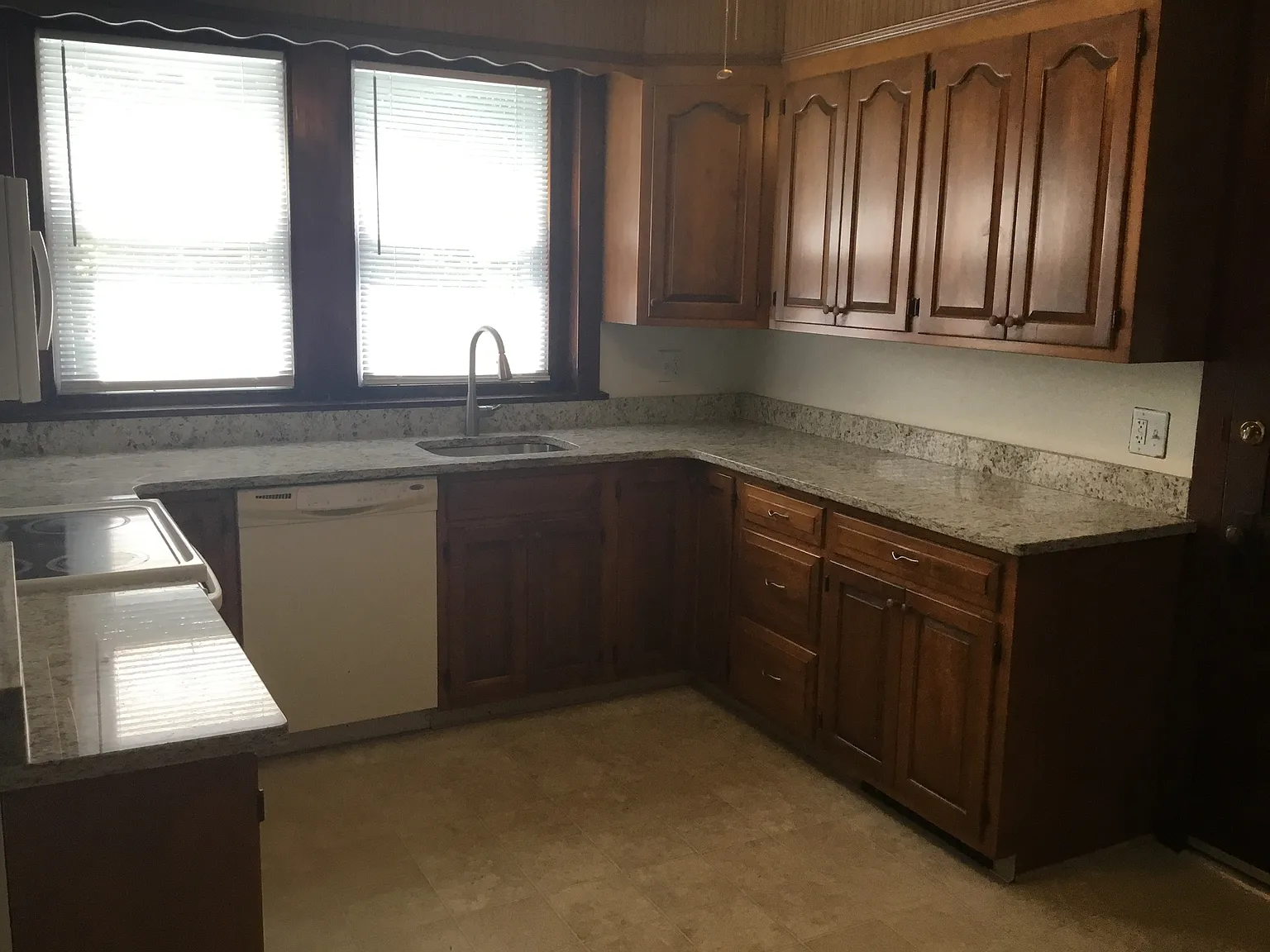4 bed, $3,000 — Photo 2