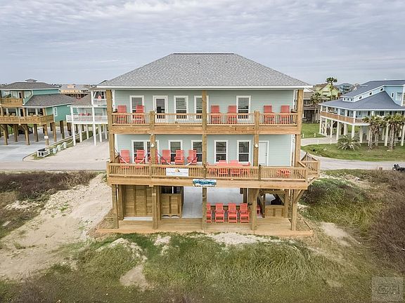2nd image of 1320 1/2 Emerald Dr