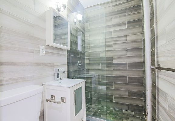 4th image of 45 Carmine St #B