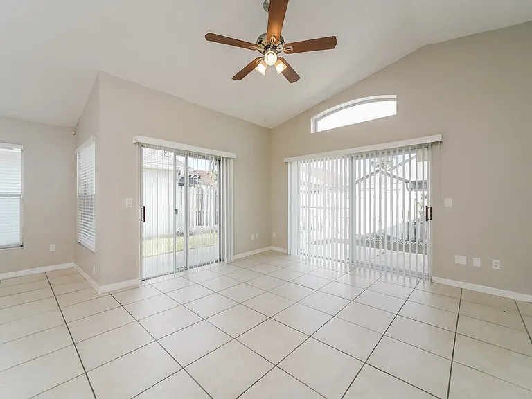 3235 Brewster Dr — Photo 4