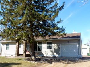 2030 Cottonwood Lake Dr, Windom, MN 56101