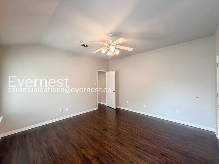 1011 Iola Dr — Photo 12