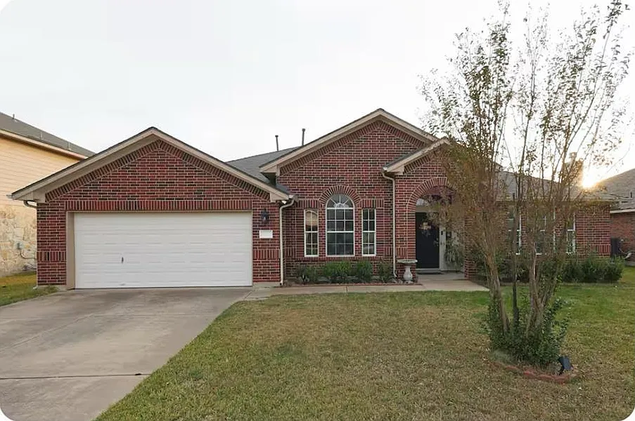 4 bed, 2.0 bath, 2557 sqft, $2,850 — Photo 1