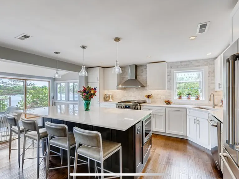 215 W Lake Shore Dr — Photo 6