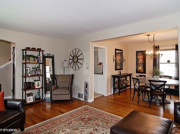 3rd image of 816 Suffolk Ave