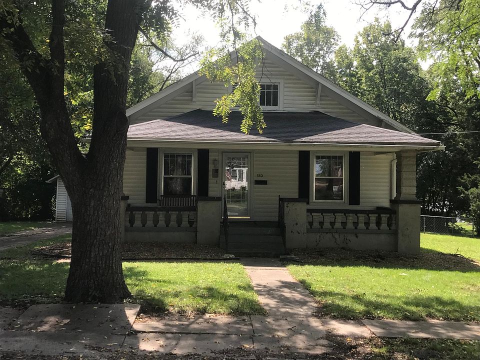 2nd image of 880 W Cherry St