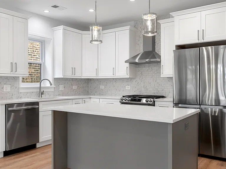 6423 N Washtenaw Ave #4 — Photo 2