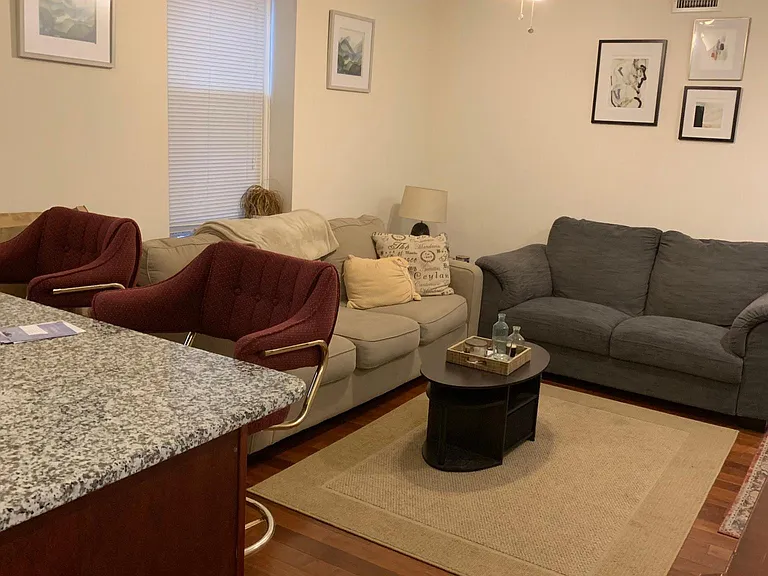 2041 Spring Garden St #1R — Photo 10