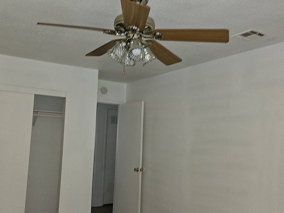 Bedroom #1 with ceiling fan