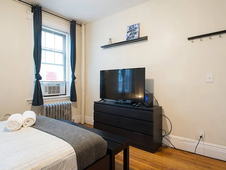 58 Queensberry St #3 — Photo 14