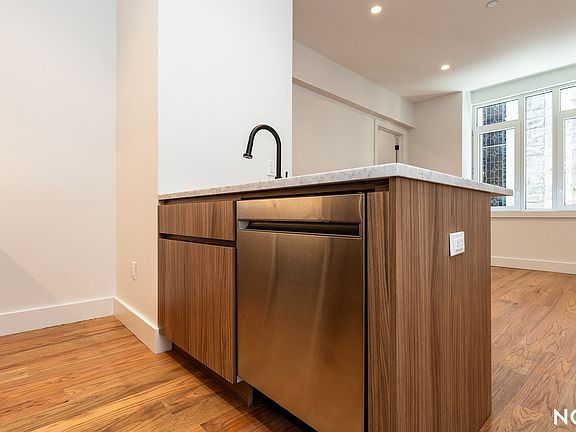 4th image of 430 Sackett St #B2