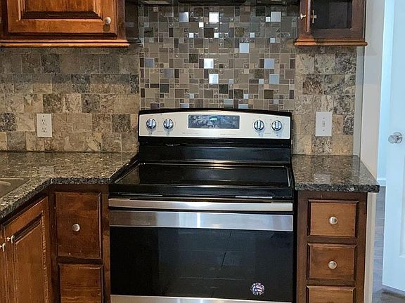 5th image of 501 SW 48th St