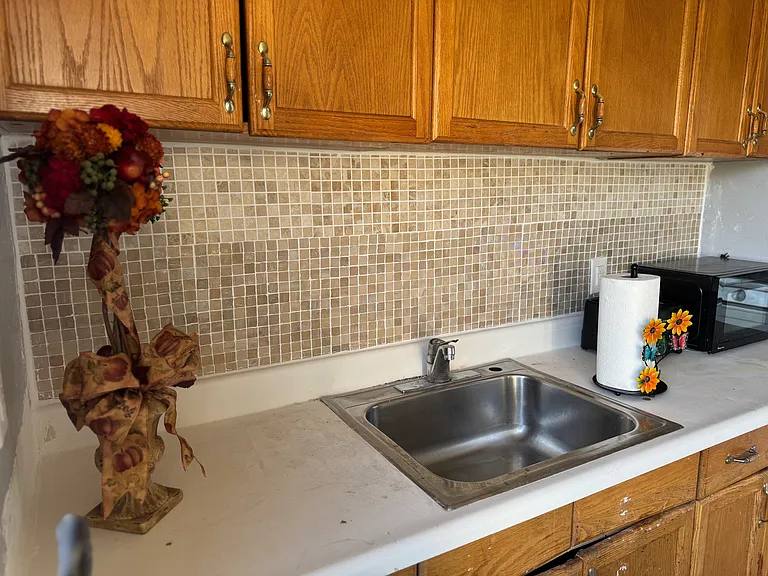 1232 Russia Ave — Photo 10