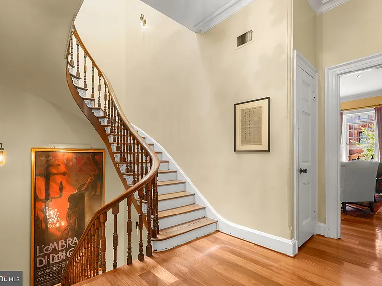 1007 N Calvert St — Photo 33