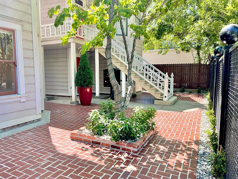 1214 E St #1/2 — Photo 7