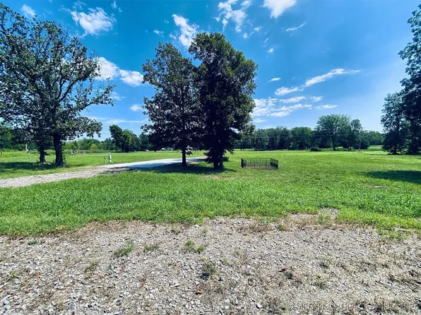 80800 S 4720th Rd, Stilwell, OK 74960