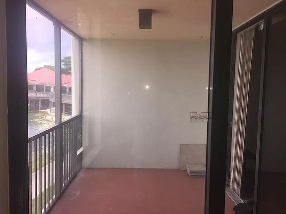 5th image of 111 Lake Emerald Dr APT 109