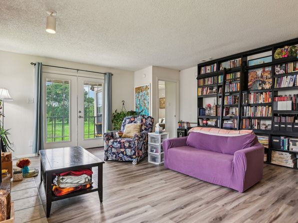 911 Turtle Lake Blvd, Irving, TX 75060