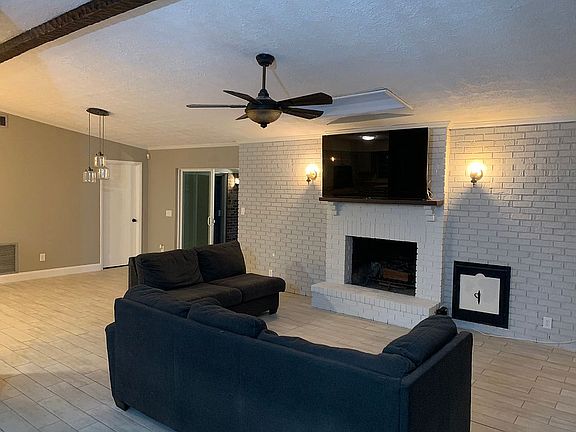 3rd image of 6031 Woodelm Dr N