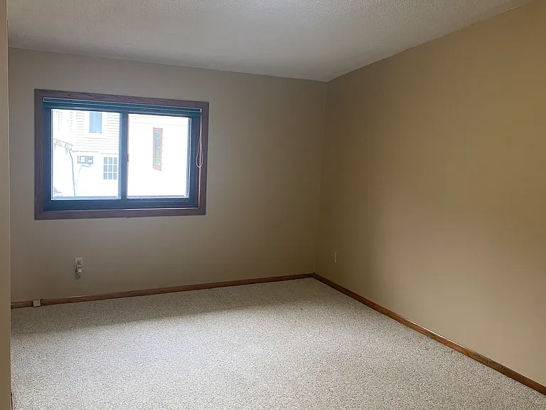 3355 Hunter Dr — Photo 5