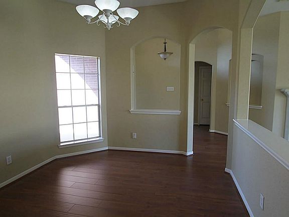 3rd image of 14818 Newton Falls Ln