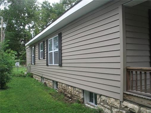 3rd image of 626 W 40th St