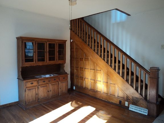 3rd image of 364 S Park St