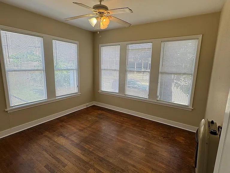 402 Egan St — Photo 3