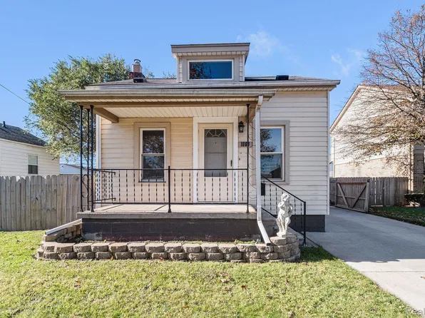 1064 5th St, Wyandotte, MI 48192