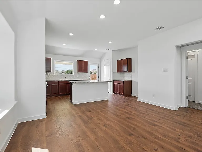 1117 Baker Ridge Dr — Photo 6