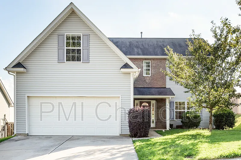 4 bed, 2.5 bath, 2256 sqft, $2,275 — Photo 1
