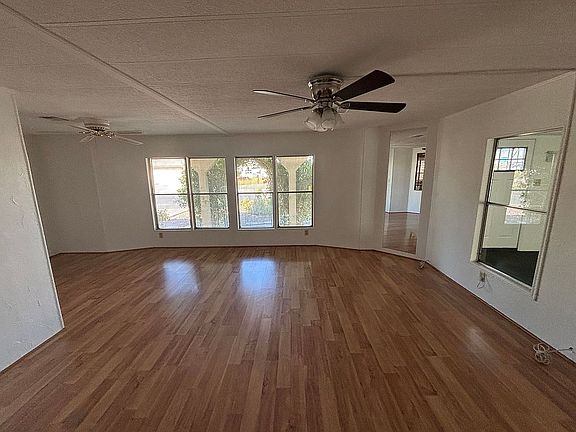 4th image of 650 S Park View Cir