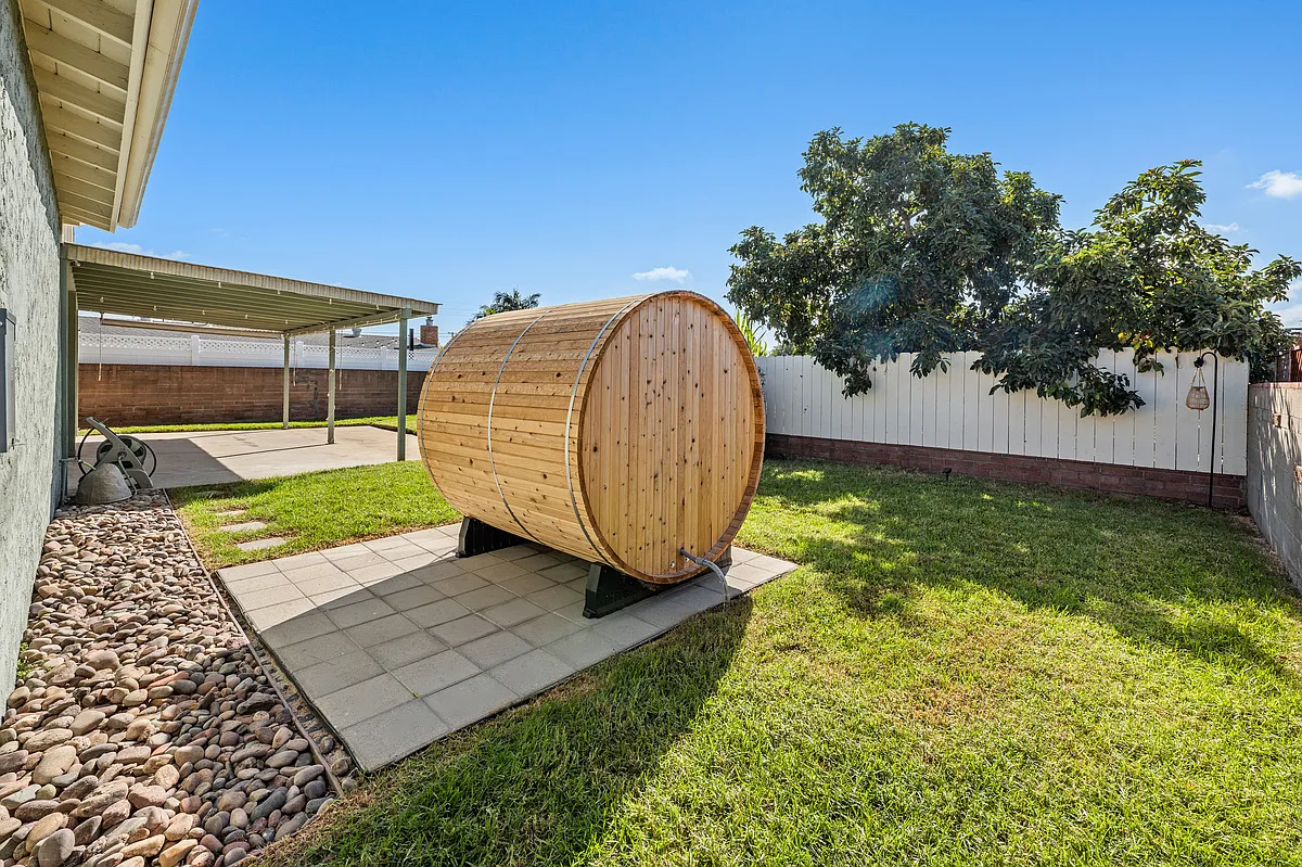 3 bed, 1152 sqft, $3,995 — Photo 4