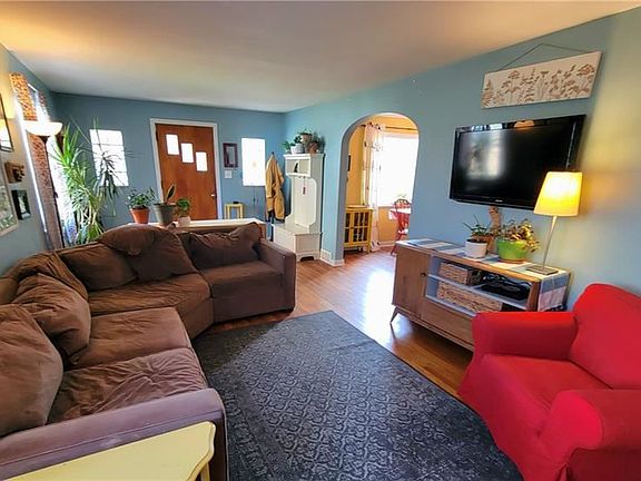 5th image of 1327 White Oak Dr