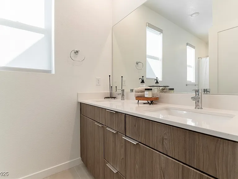 2526 Verdello St — Photo 10