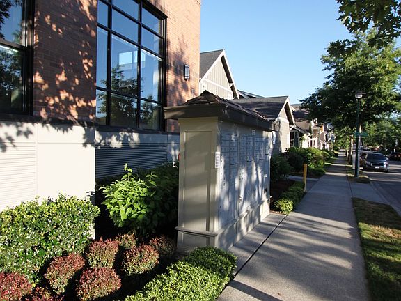 2nd image of 1840 25th Ave NE APT 304