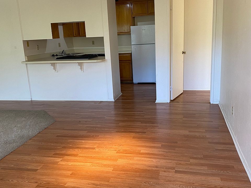 Large dining room with breakfast bar