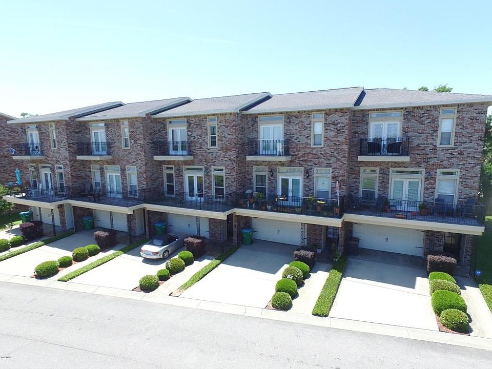 1st image of 21 Oak Alley Ln #21